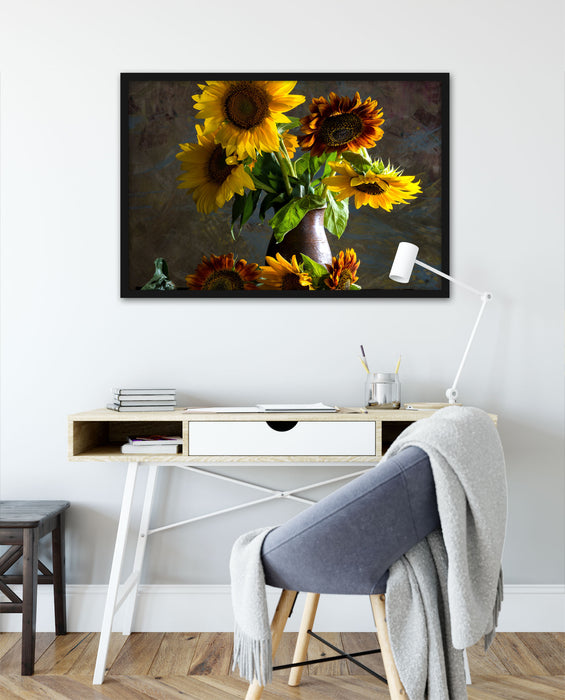 Sonnenblumen in edler Vase, Poster mit Bilderrahmen