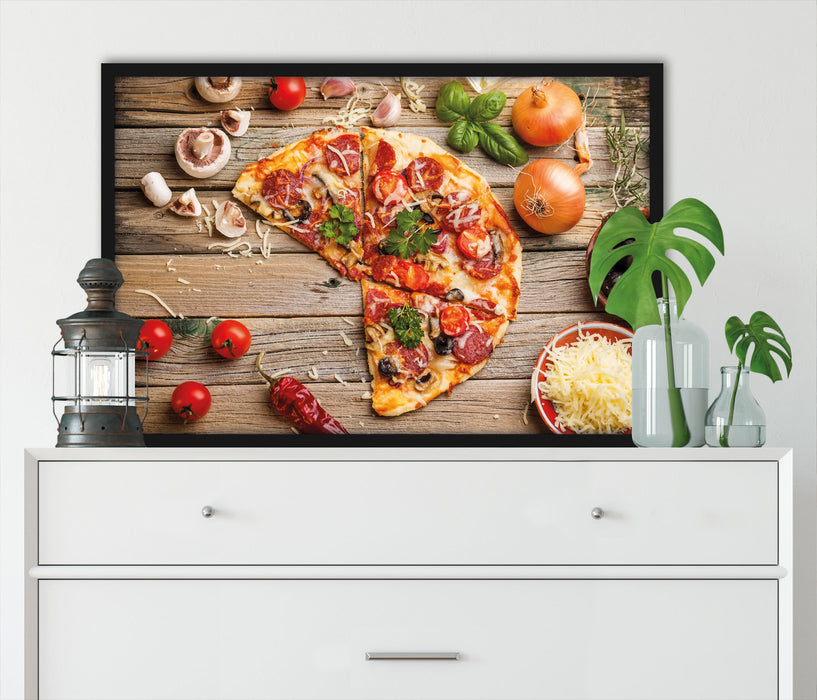 Pizza Italia auf Holztisch, Poster mit Bilderrahmen