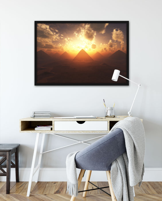 Pyramiden beim Sonnenuntergang, Poster mit Bilderrahmen