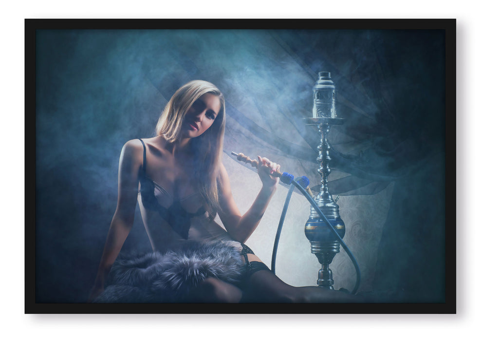 Pixxprint Frau mit Shisha im Nebel, Poster mit Bilderrahmen