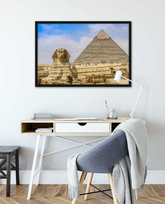 Sphinx von Gizeh mit Pyramide, Poster mit Bilderrahmen