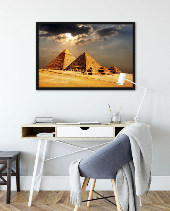 Pyramiden von Gizeh im Sonnenlicht, Poster mit Bilderrahmen