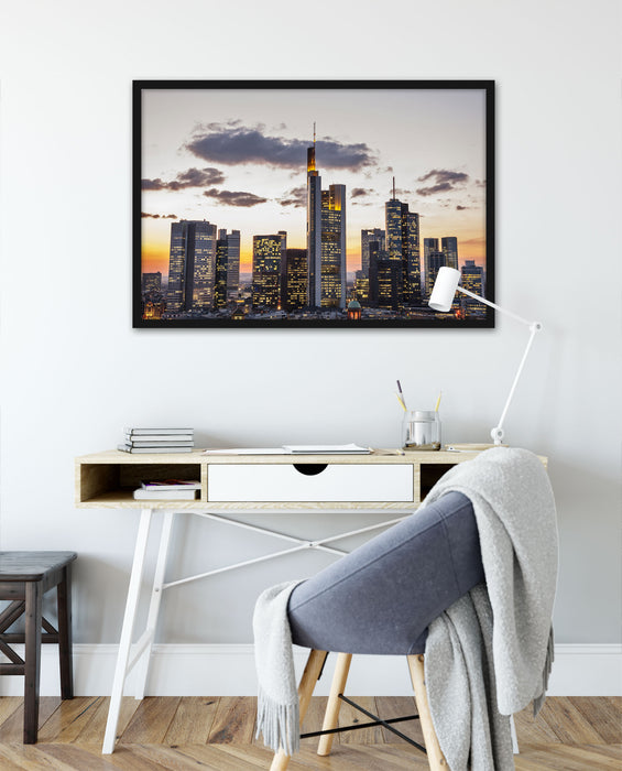Wolkenkratzer bei Sonnenuntergang, Poster mit Bilderrahmen