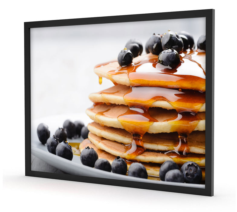 Pancakes mit Sirup und Blaubeeren, Poster mit Bilderrahmen