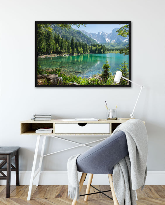 Wunderschöner See im Wald, Poster mit Bilderrahmen