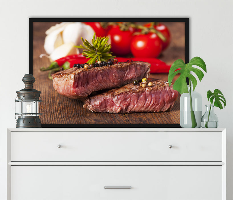 Saftiges Pfeffer Steak, Poster mit Bilderrahmen