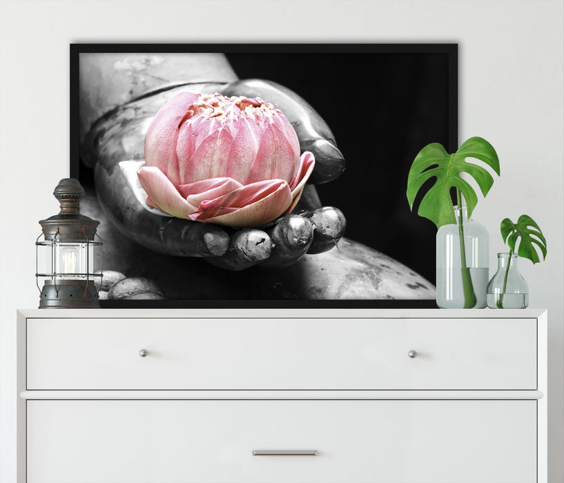 Lotus in einer Hand eines Buddhas, Poster mit Bilderrahmen