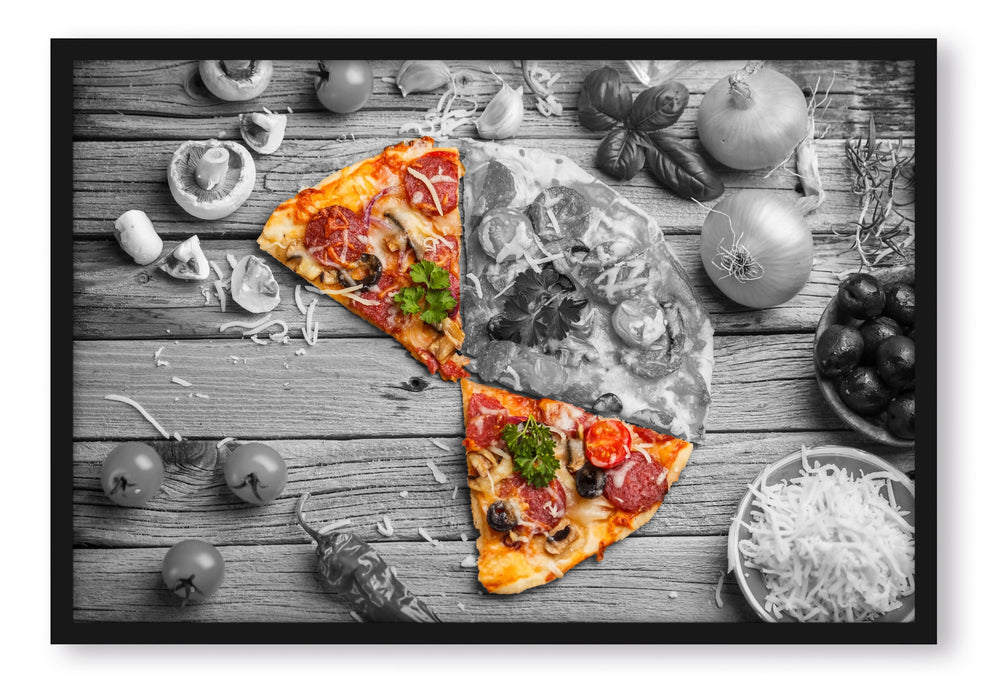 Pizza auf Holztisch, Poster mit Bilderrahmen