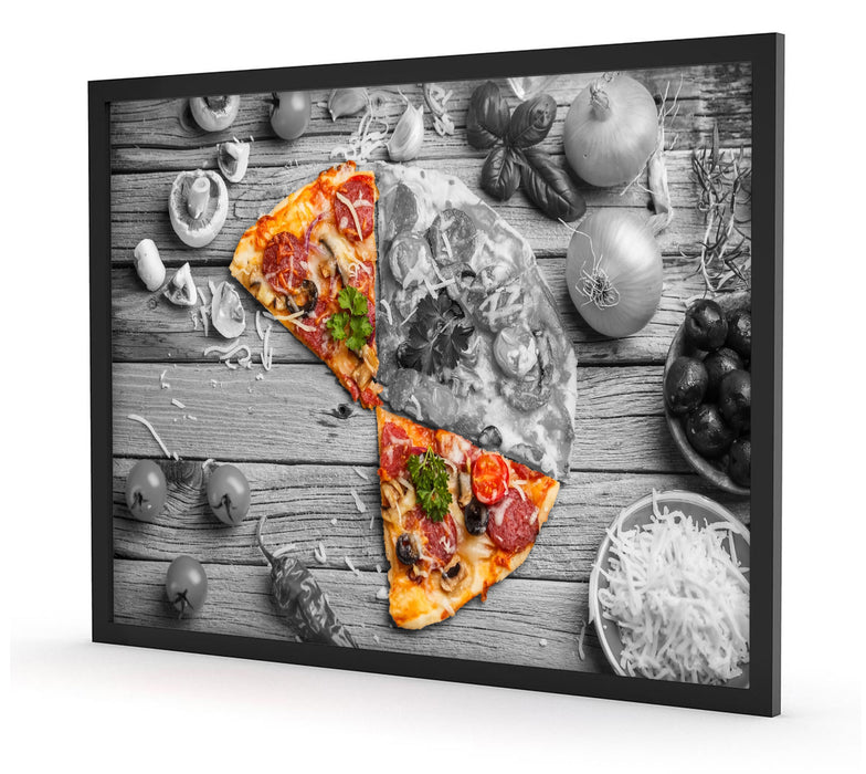 Pizza auf Holztisch, Poster mit Bilderrahmen