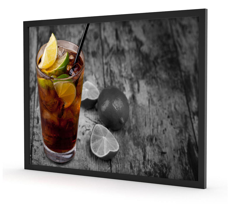 Cuba Libre mit vielen Limetten, Poster mit Bilderrahmen