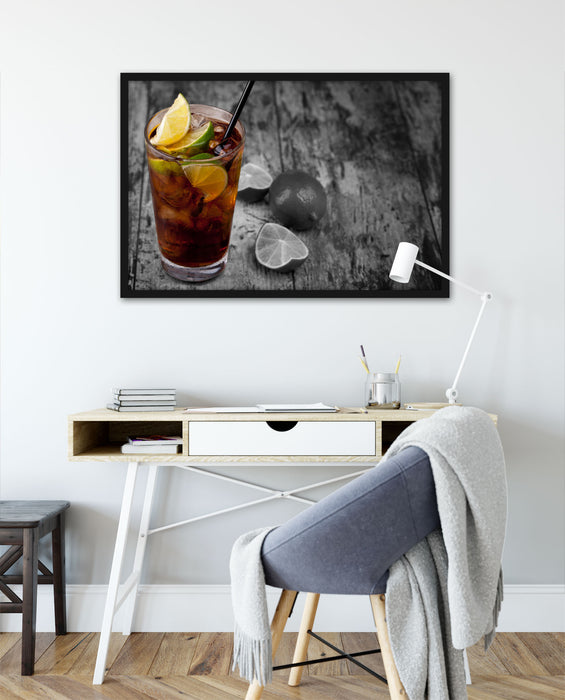 Cuba Libre mit vielen Limetten, Poster mit Bilderrahmen