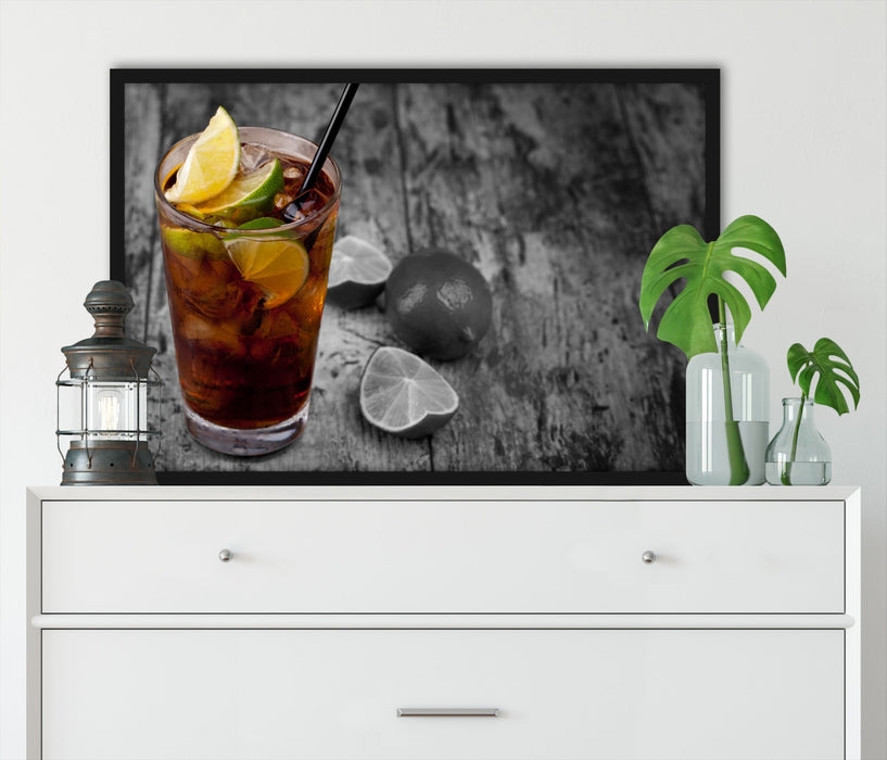 Cuba Libre mit vielen Limetten, Poster mit Bilderrahmen