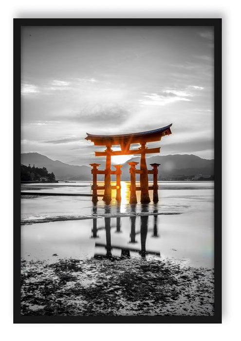 schönes Torii in Miyajima, Poster mit Bilderrahmen