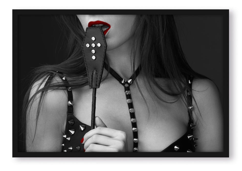 Pixxprint Verführerische Frau mit Peitsche, Poster mit Bilderrahmen