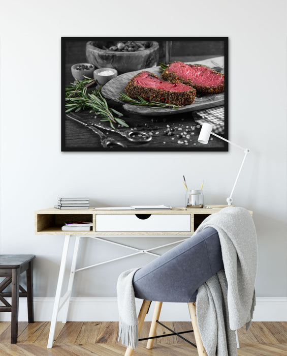 Saftiges Steak Zubereitung, Poster mit Bilderrahmen