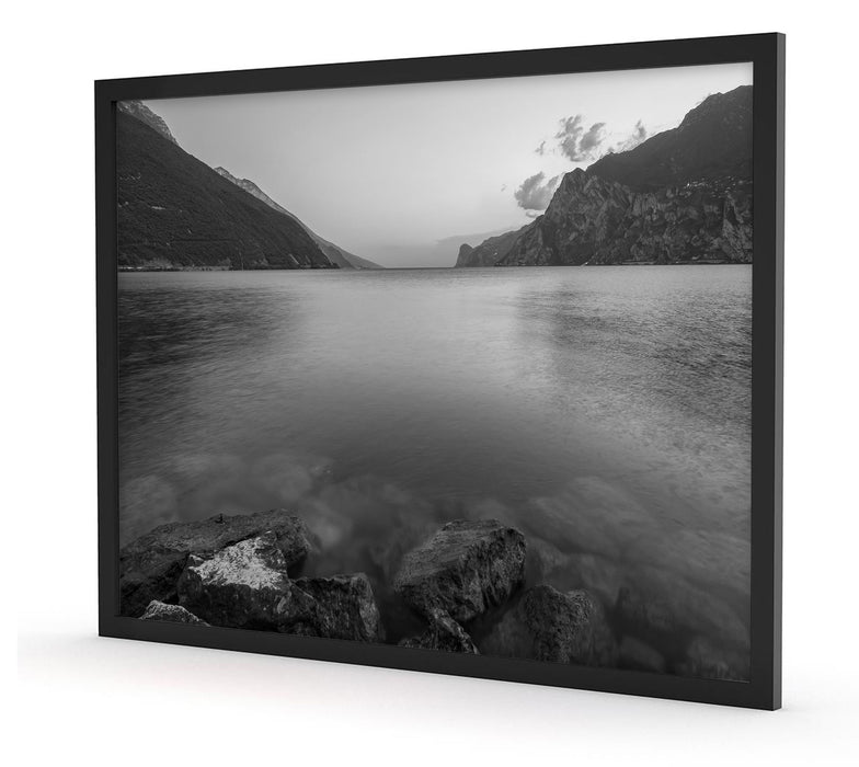 Gardasee in Italien Kunst B&W, Poster mit Bilderrahmen