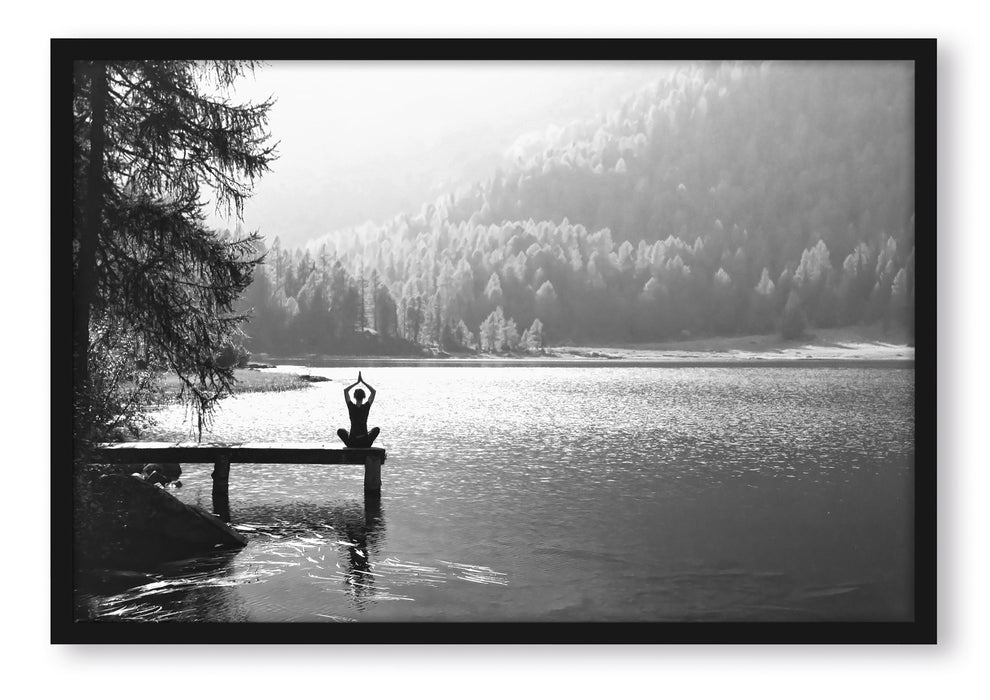 Pixxprint Yoga am See Kunst B&W, Poster mit Bilderrahmen