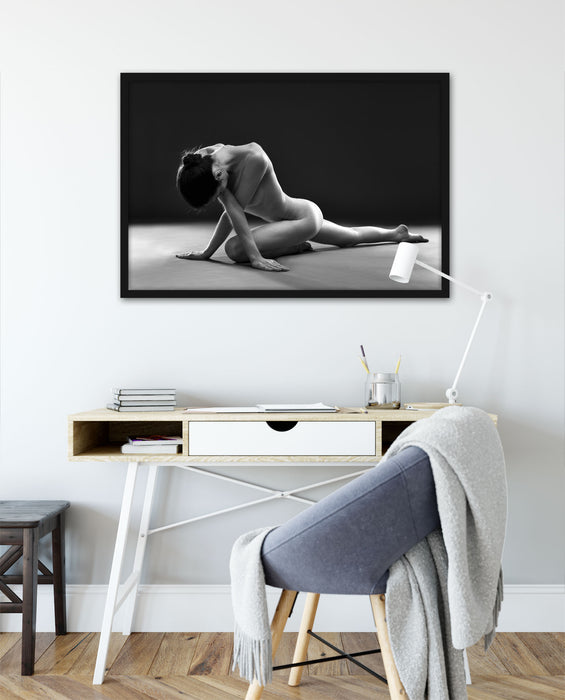 sexy Frau macht Yoga, Poster mit Bilderrahmen