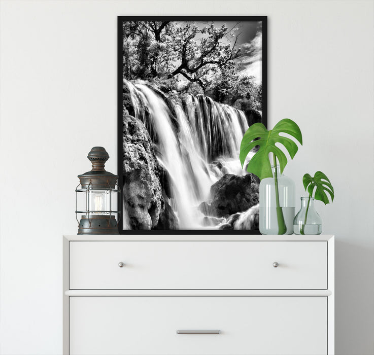 Wasserfall im Dschungel, Poster mit Bilderrahmen