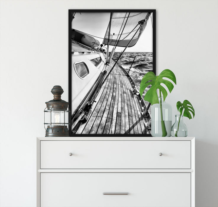 Segelboot im Meer, Poster mit Bilderrahmen