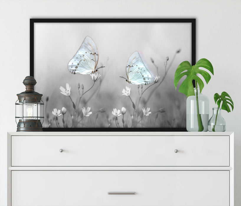 Schmetterling auf kleinen Blumen, Poster mit Bilderrahmen