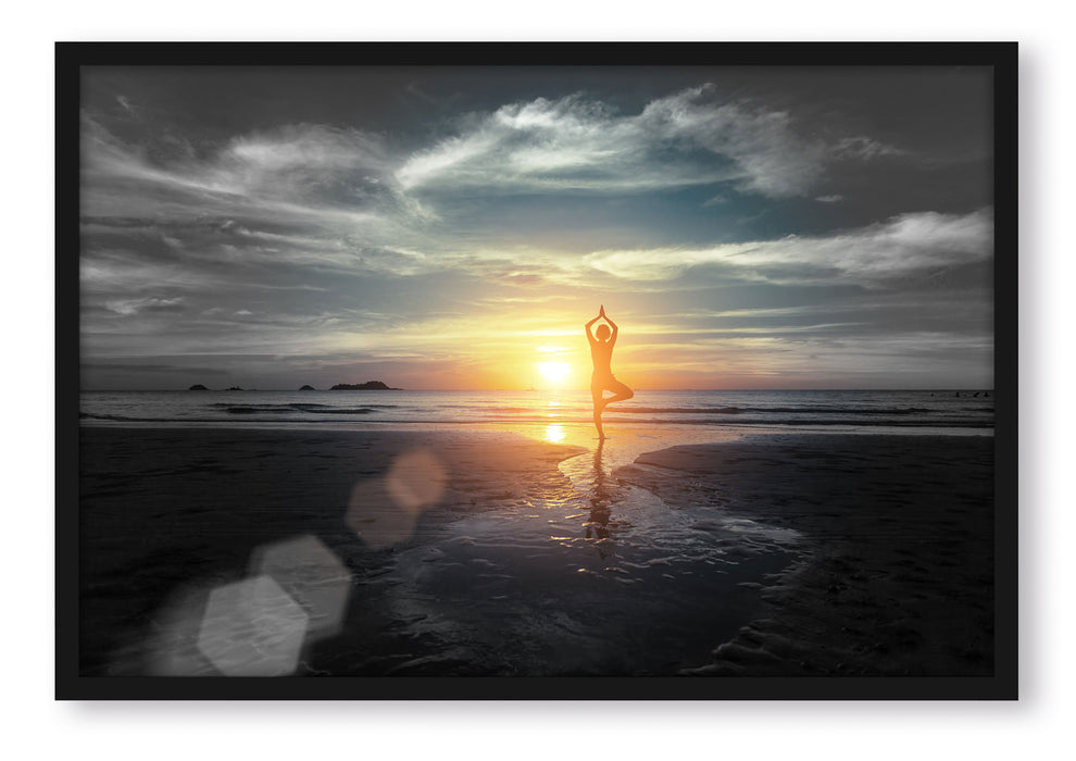 Yoga Silhouette am Strand, Poster mit Bilderrahmen