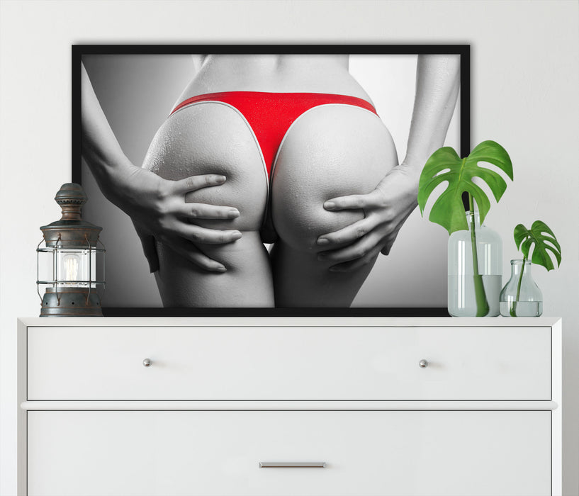 sexy Frauenpo in rotem String, Poster mit Bilderrahmen