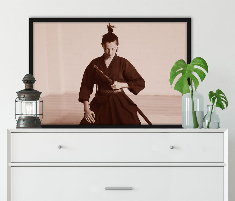 stolze Samurai-Kriegerin, Poster mit Bilderrahmen