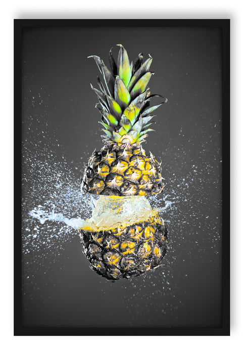 Pixxprint Ananas mit Wasser bespritzt, Poster mit Bilderrahmen