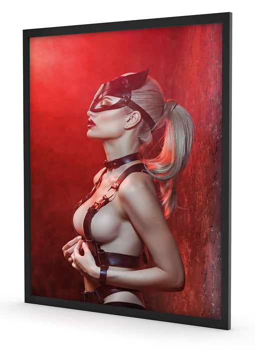 Sexy Blondine in Leder im Rotlicht, Poster mit Bilderrahmen