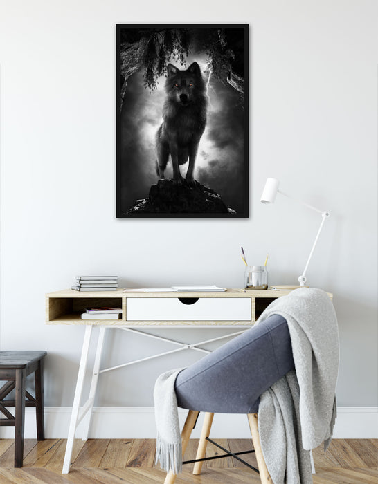 Böser Wolf bei Gewitter im Höhleneingang B&W Detail, Poster mit Bilderrahmen