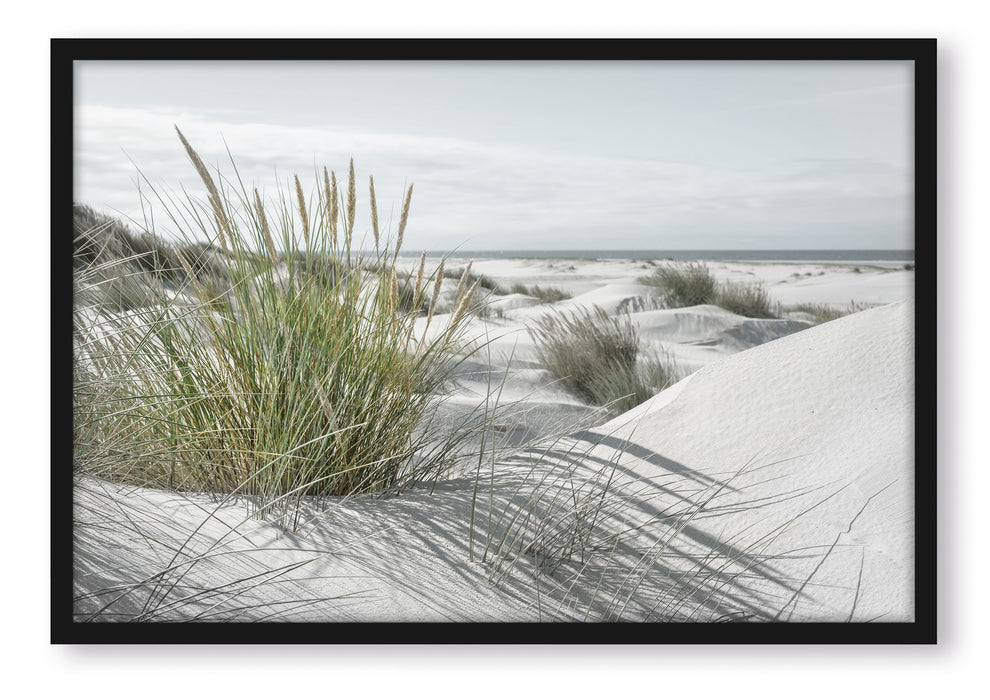 Pixxprint Grasige Dünenlandschaft am Meer B&W Detail, Poster mit Bilderrahmen