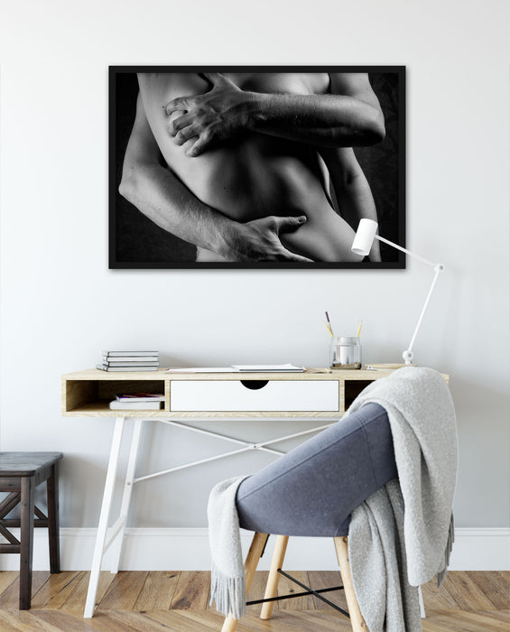 Sinnliche Umarmung von hinten nackt, Monochrome, Poster mit Bilderrahmen