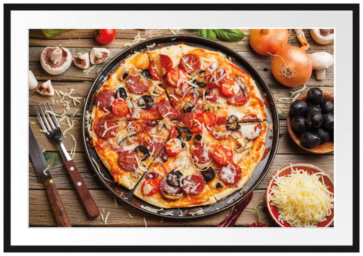 Leckere Pizza auf Holztisch Passepartout 100x70