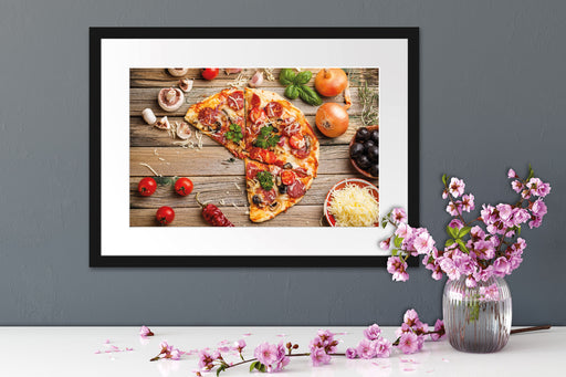 Pizza Italia auf Holztisch Passepartout Wohnzimmer