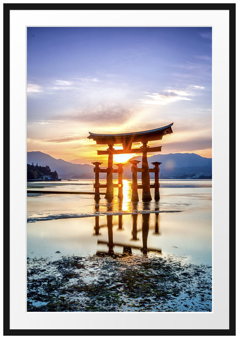 Pixxprint Torii Gate in Miyajima Japan, im Galerie-Passepartout Bilderrahmen