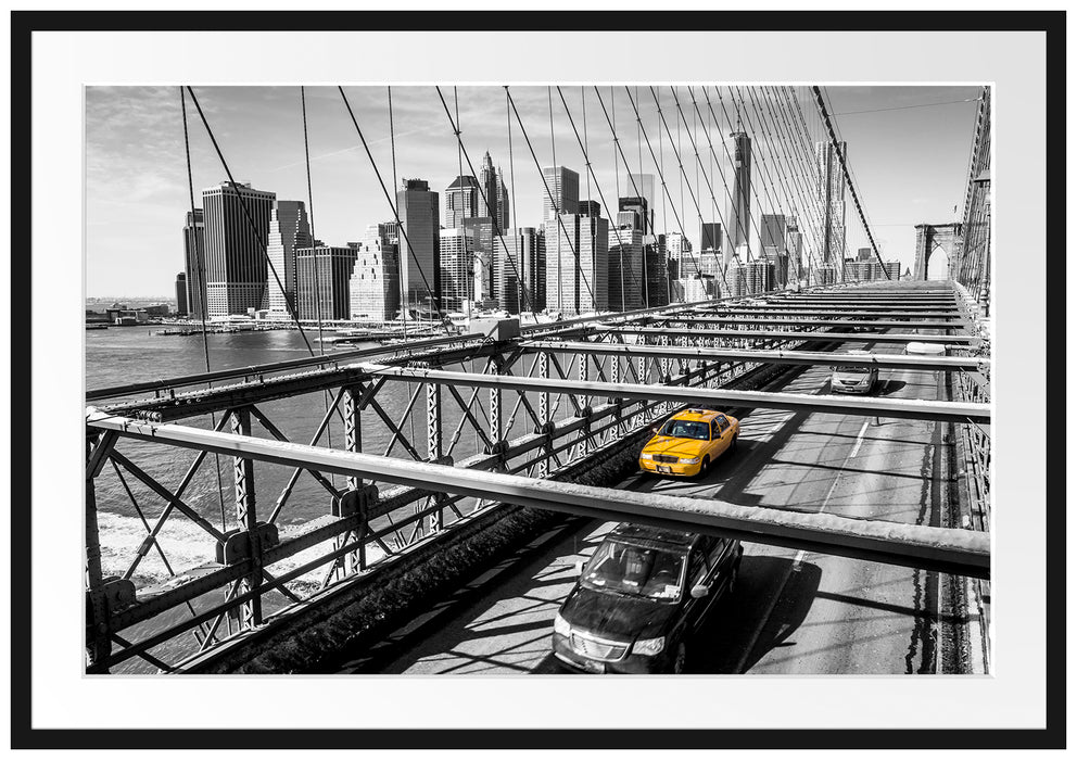 Pixxprint Gelbes Taxi in New York auf Brücke, im Galerie-Passepartout Bilderrahmen