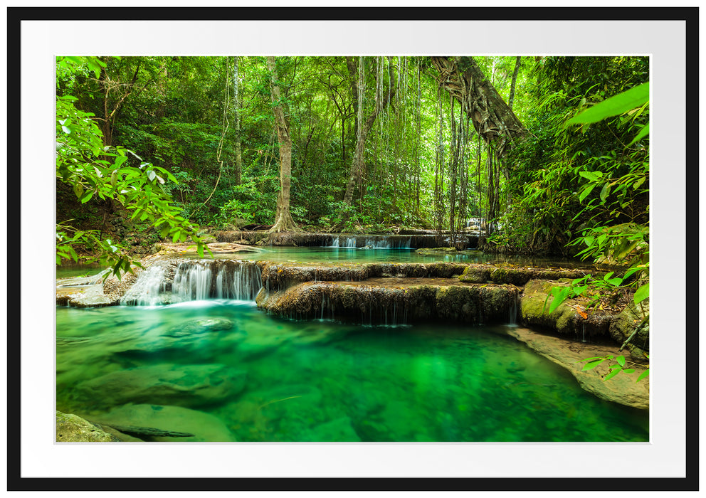 Pixxprint Tropischer Fluss, im Galerie-Passepartout Bilderrahmen