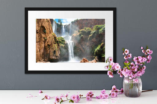 Spektakulärer Wasserfall Passepartout Wohnzimmer