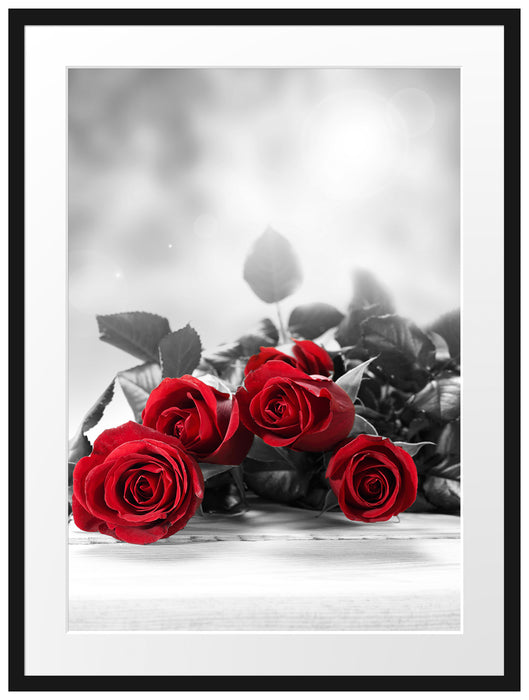 schöner Rosenstrauß auf Tisch Passepartout 80x60