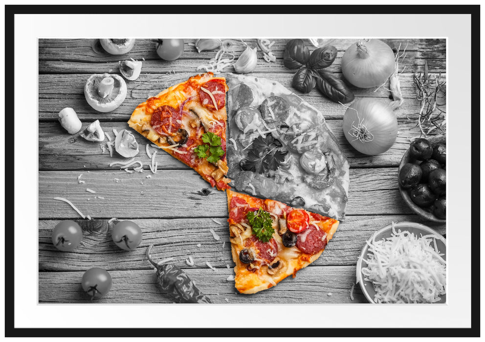 Pixxprint Pizza auf Holztisch, im Galerie-Passepartout Bilderrahmen