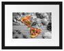 Pizza auf Holztisch Passepartout 38x30