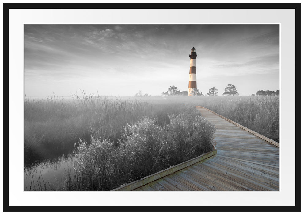 Pixxprint schöner Leuchtturm mit Steg, im Galerie-Passepartout Bilderrahmen