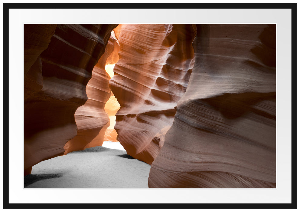 Pixxprint Durchgang im Antelope Canyon, im Galerie-Passepartout Bilderrahmen