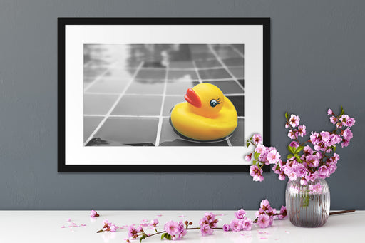 Quietsche Ente im Wasser Passepartout Wohnzimmer