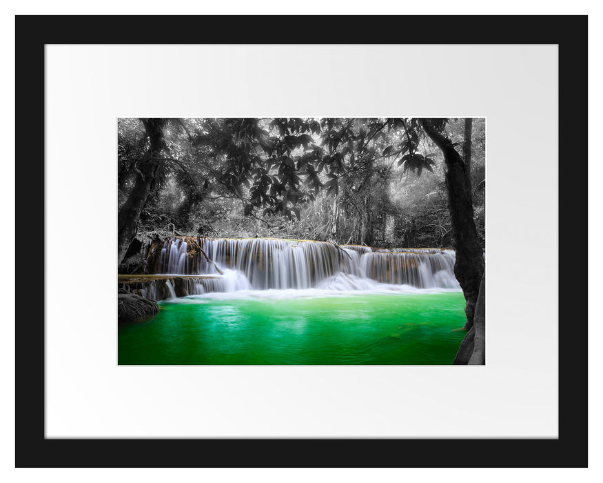 schöner Wasserfall im Dschungel Passepartout 38x30