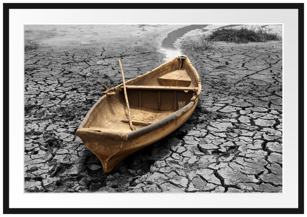 Pixxprint Ausgetrockneter Fluss mit Boot, im Galerie-Passepartout Bilderrahmen
