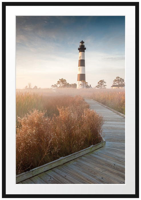 Pixxprint Leuchtturm im Nebel, im Galerie-Passepartout Bilderrahmen