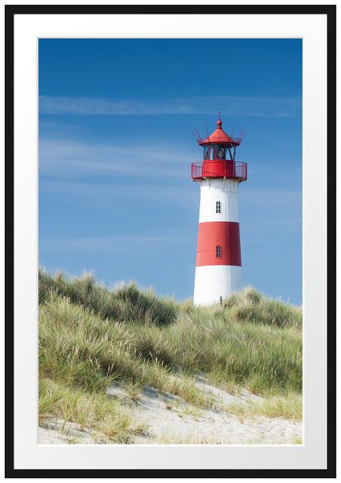 Pixxprint Leuchtturm hinter Dünen, im Galerie-Passepartout Bilderrahmen
