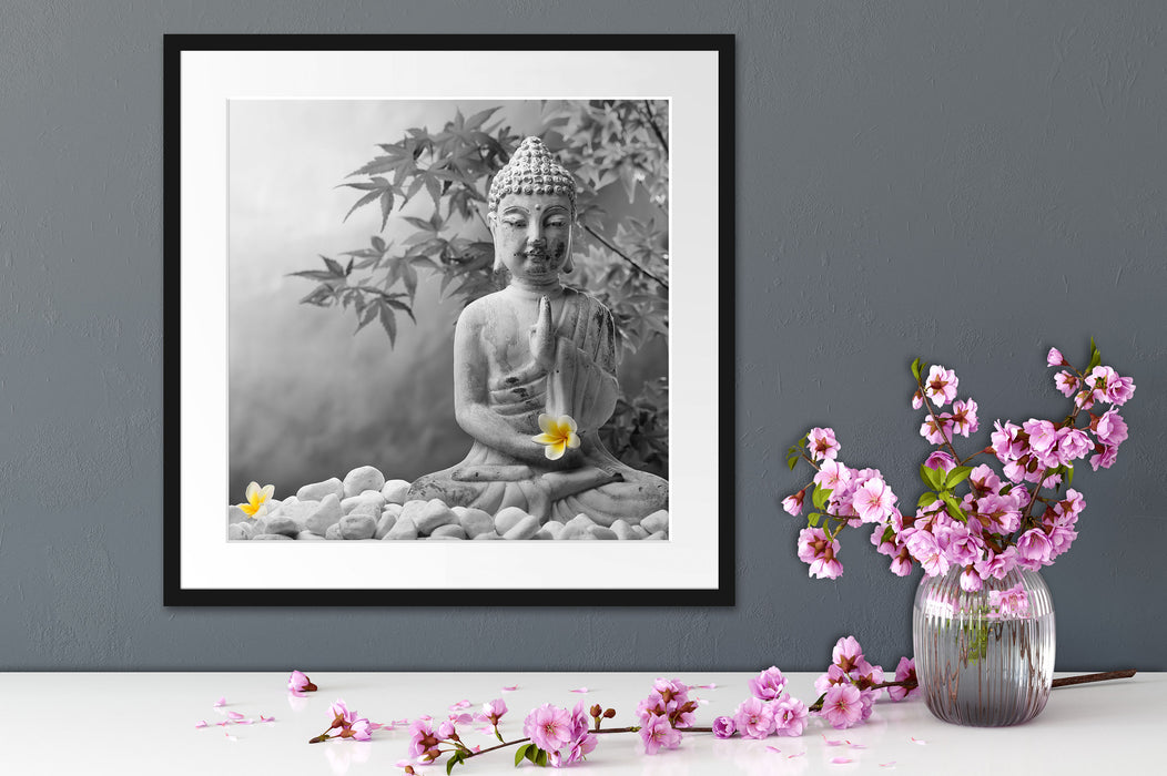Buddha mit Monoi Blüte in der Hand Quadratisch Passepartout Dekovorschlag